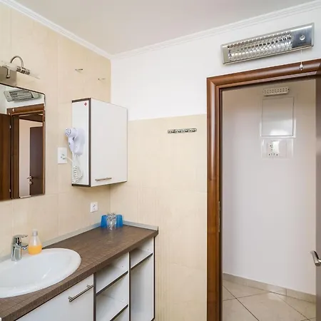 Samba- Premium One-bedroom With Balcony And Sea View مْليني