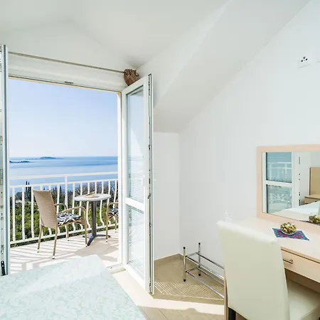 Apartment Samba- Premium One-bedroom With Balcony And Sea View